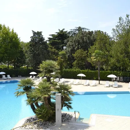 מלון Internazionale Terme 4*