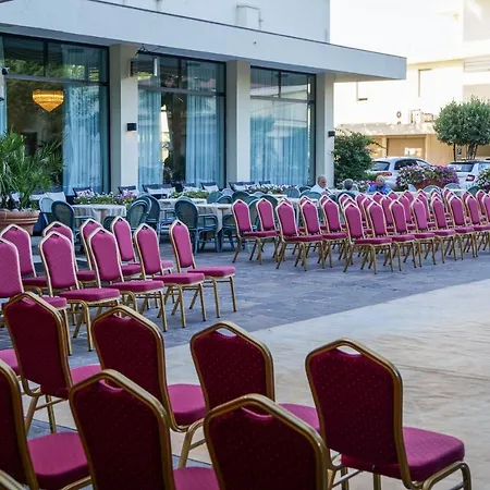 מלון Internazionale Terme 4*