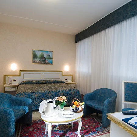 ホテル Internazionale Terme アーバノ・テルメ