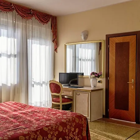 מלון Internazionale Terme אבנו טרמה