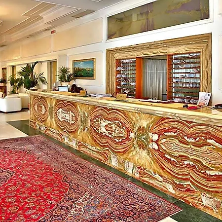 ホテル Internazionale Terme 4*