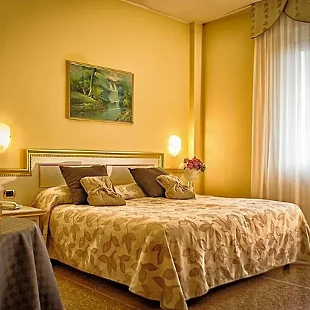 ホテル Internazionale Terme