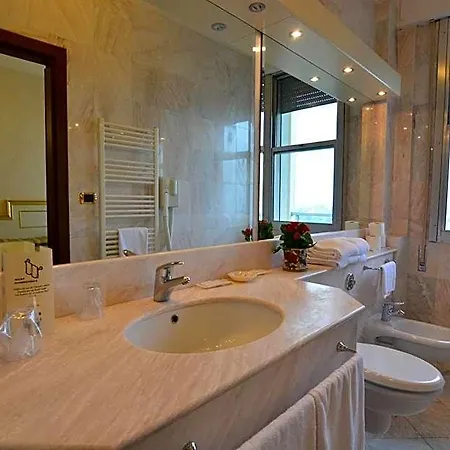 ホテル Internazionale Terme アーバノ・テルメ