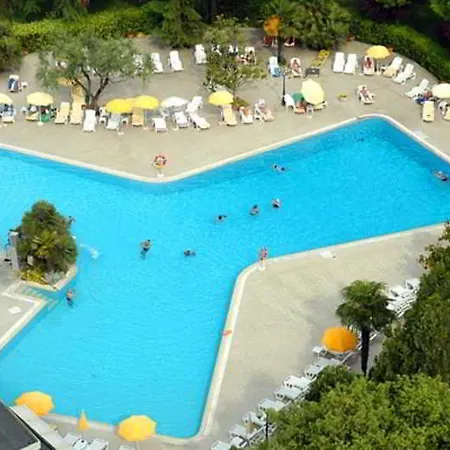 מלון Internazionale Terme 4*